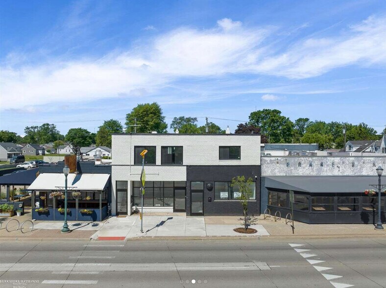 More Photos Of 23831-23833 John R Rd, Hazel Park Storefront Retail Residential For Lease