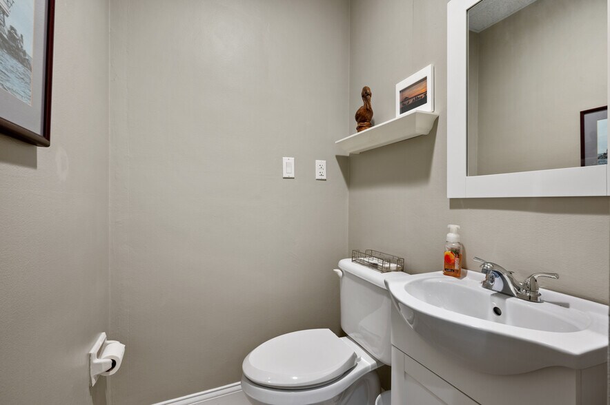 More Photos Of 450 Castle Shannon Blvd, Pittsburgh Storefront For Sale