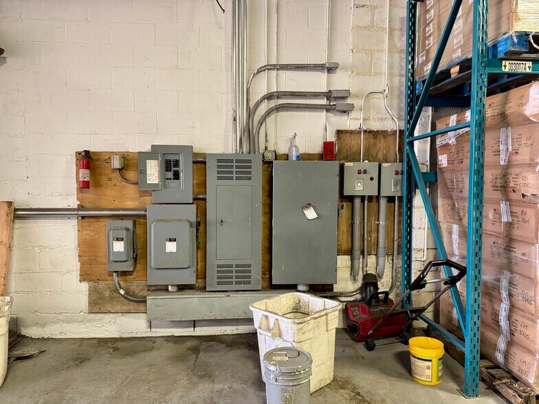 More Photos Of 290 Auburn ave, Buffalo Distribution For Sale