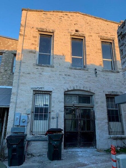 More Photos Of 712 S Austin Ave, Georgetown Storefront Retail Office For Sale