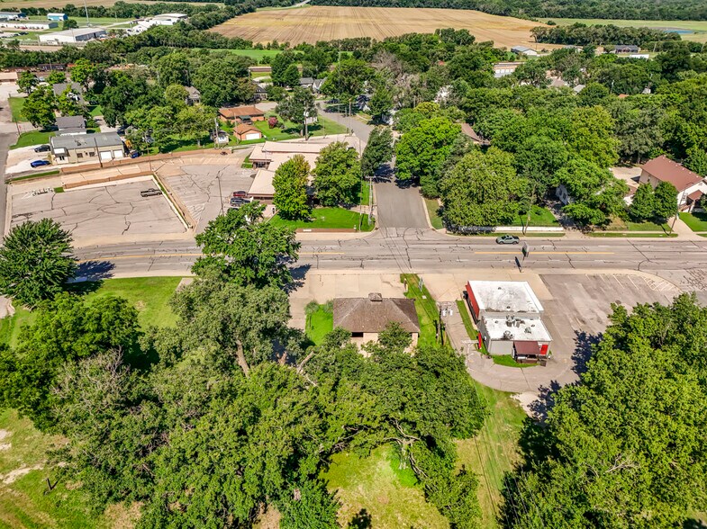 More Photos Of 220 N 2nd Ave, Mulvane Carwash For Sale