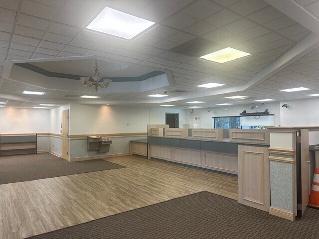 More Photos Of 501 S Stepney Rd, Aberdeen Bank For Sale