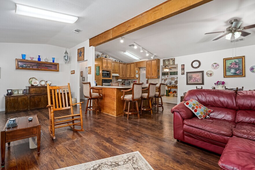 More Photos Of 3966 FM 1781, Rockport Specialty For Sale