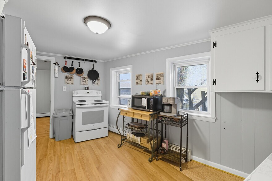 More Photos Of 10 Portland St, South Berwick Storefront Retail Residential For Sale