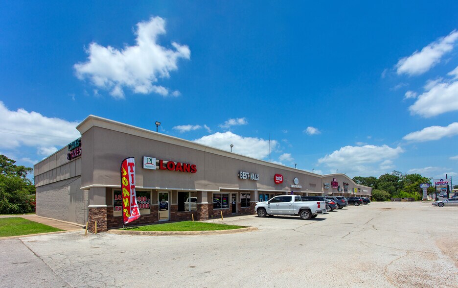 Primary Photo Of 800 E Villa Maria Rd, Bryan Storefront For Sale