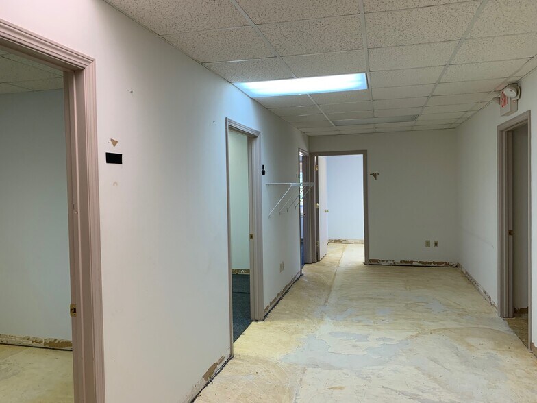 More Photos Of 308 N Cleveland Massillon Rd, Akron Office For Lease