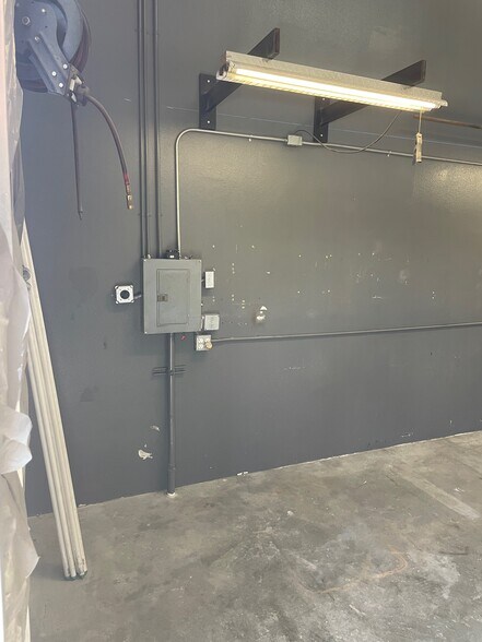 More Photos Of 10919 Randall St, Sun Valley Warehouse For Lease