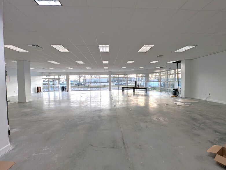 More Photos Of 901 N Missouri Ave, Largo Freestanding For Lease