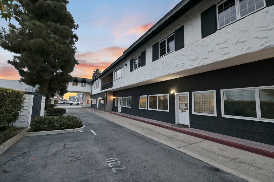More Photos Of 2436 W Coast Hwy, Newport Beach Office For Lease