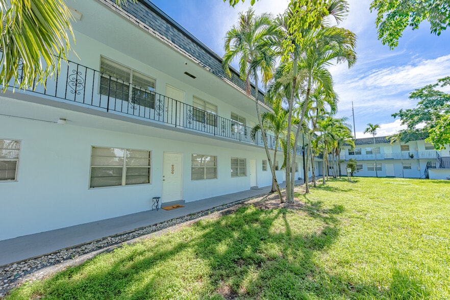 More Photos Of 2134 Lincoln St, Hollywood Apartments For Sale