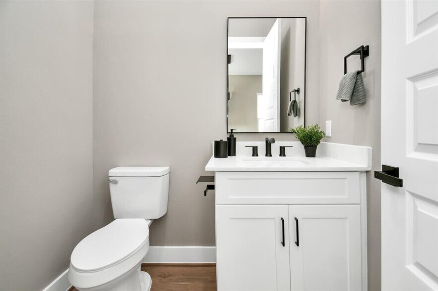 More Photos Of 316 Thornton Rd, Houston Apartments For Sale