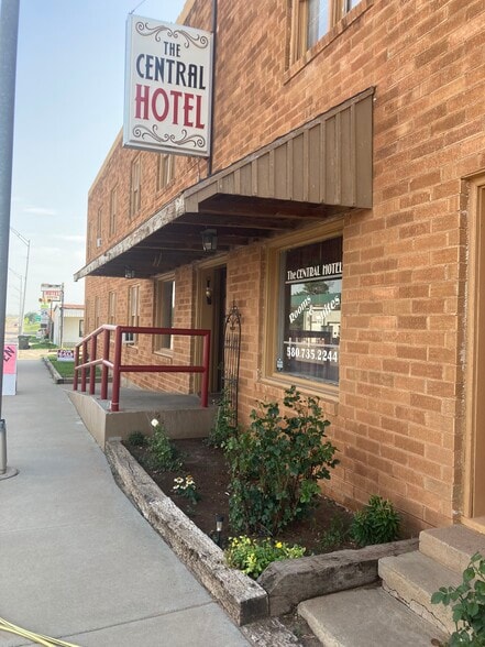 More Photos Of 202 S Hoy St, Buffalo Hotel For Sale