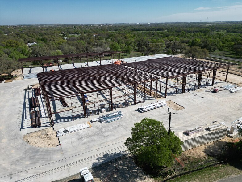 More Photos Of 7000 Airport Rd, Georgetown Flex For Lease