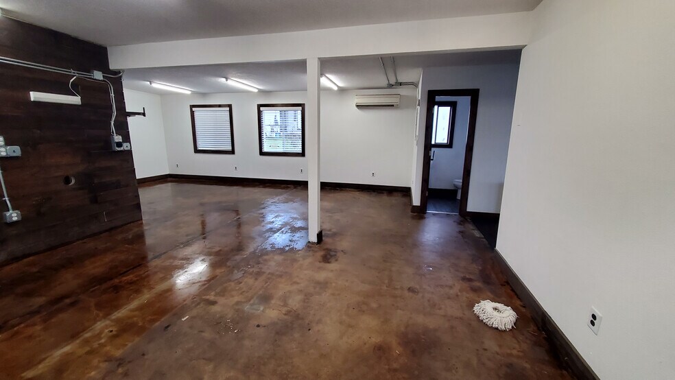 More Photos Of 21028 Highway 99E NE, Aurora Storefront Retail Office For Sale