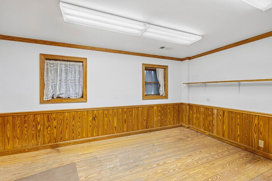 More Photos Of 966 Greensboro Rd, Eatonton Flex For Lease