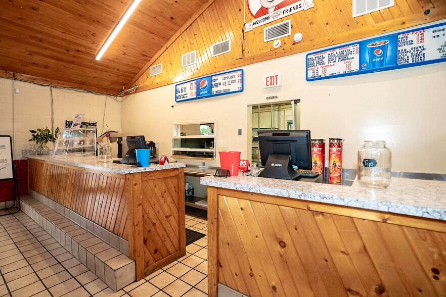 More Photos Of 6006 Shepherdsville Rd, Louisville Restaurant For Sale