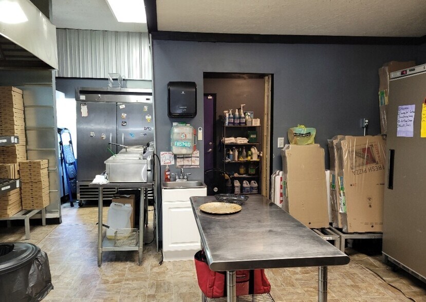 More Photos Of 15111 MacCorkle Ave, Belle Restaurant For Sale