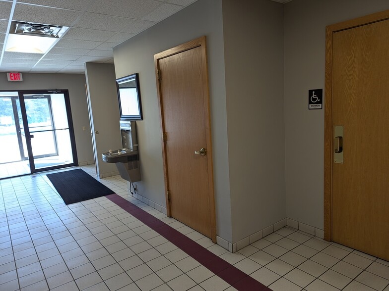 More Photos Of 4706 Cottage Grove Rd, Madison Medical For Lease