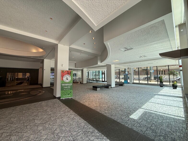 More Photos Of 100 E Broad St, Columbus Office For Lease