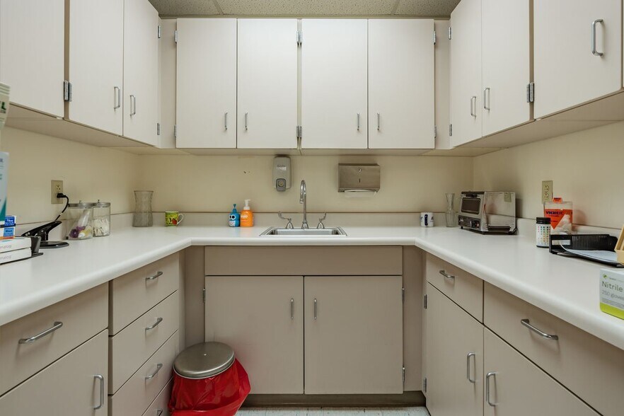 More Photos Of 6500 Preston Hwy, Louisville Medical For Lease