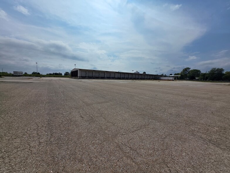 More Photos Of 700 NE Arch St, Atlanta Truck Terminal For Sale