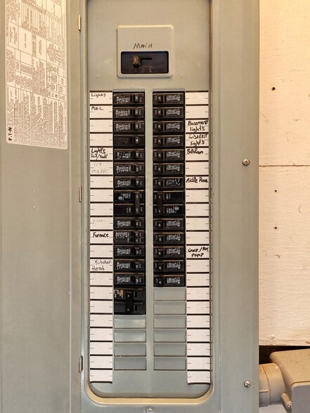 More Photos Of 17 Broadway St, McKenzie Storefront For Sale