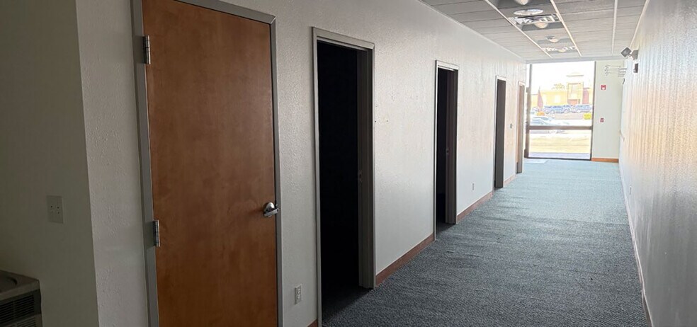 More Photos Of 5504 Menaul Blvd NE, Albuquerque Freestanding For Lease