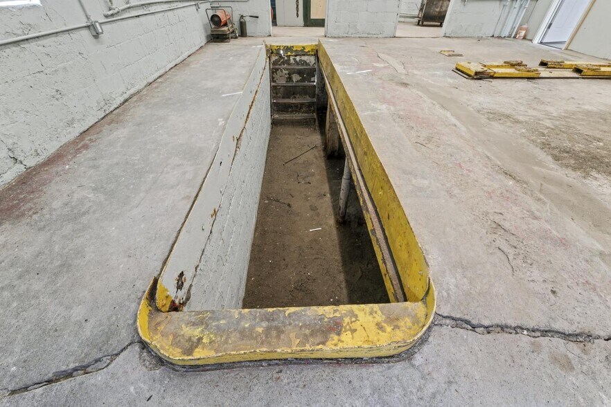 More Photos Of 178 Columbia Tpke, Rensselaer Auto Repair For Sale