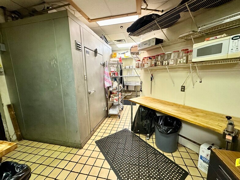 More Photos Of 136-154 Rifle Camp Rd, Woodland Park General Retail For Sale