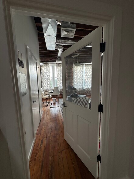 More Photos Of 109-111 N State St, Jackson Loft Creative Space For Lease