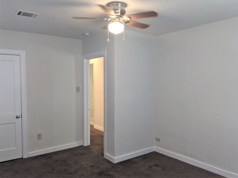 More Photos Of 704 E 22nd St, Houston Apartments For Sale