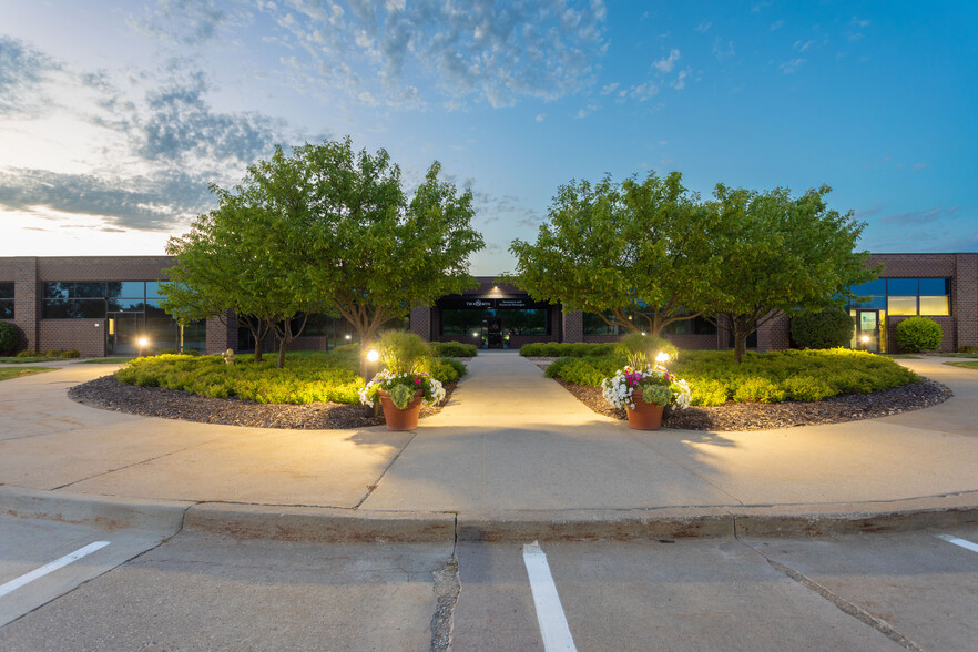 Primary Photo Of 6800 Lake Dr, West Des Moines Office For Lease