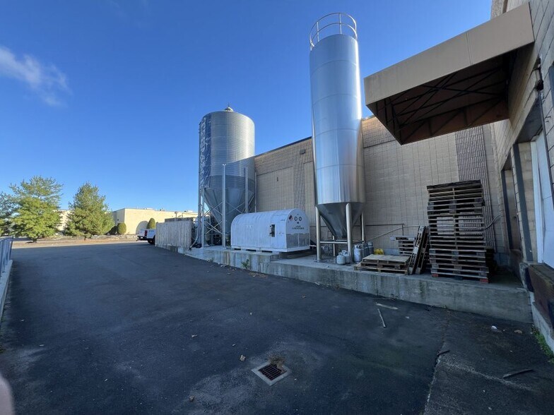 More Photos Of 16 Business Park Dr, Branford Warehouse For Sale