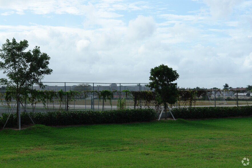 More Photos Of 10412 W State Road 84, Fort Lauderdale Warehouse For Lease