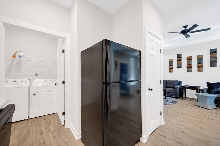 More Photos Of 10317 Lake Rd, Houston Apartments For Sale