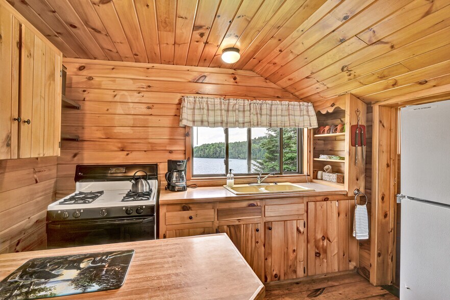 More Photos Of 15 Lower Wilson Pond Rd, Greenville Specialty For Sale