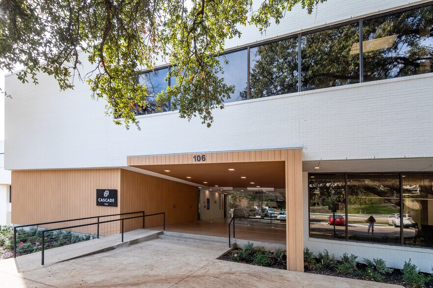 More Photos Of 104 Decker Ct, Irving Unknown For Lease