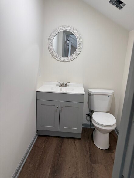 More Photos Of 7373 Hodgson Memorial Dr, Savannah Office For Lease