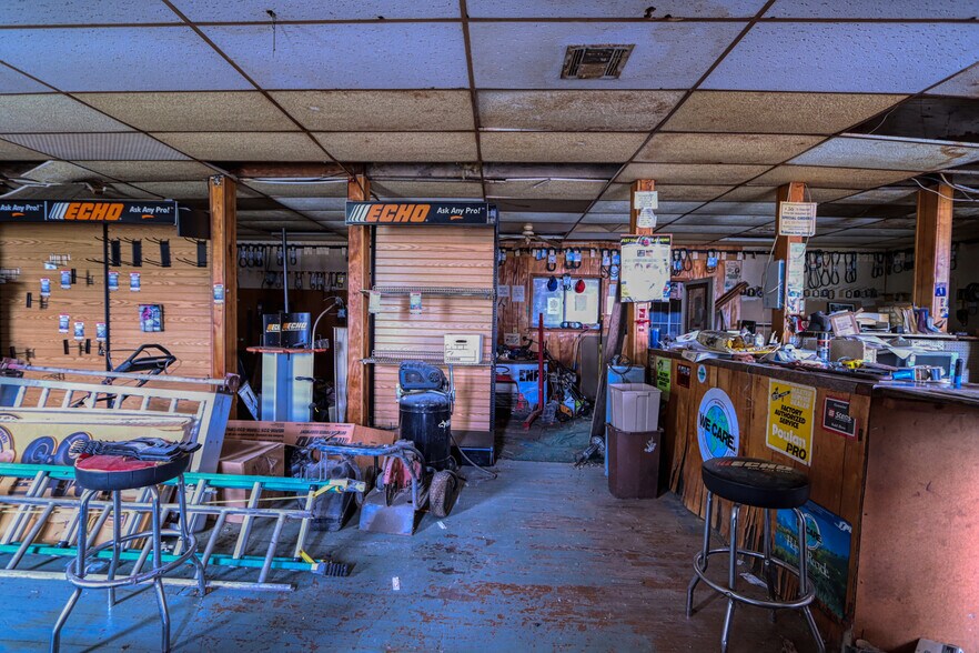 More Photos Of 100 S Magnolia Ave, Hubbard Auto Repair For Sale