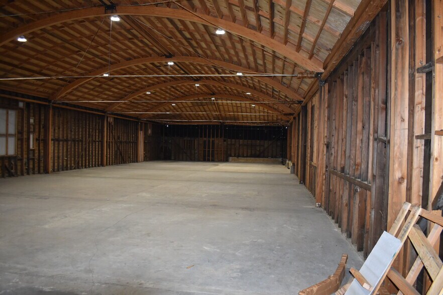 More Photos Of 5701-5709 S San Pedro St, Los Angeles Manufacturing For Lease