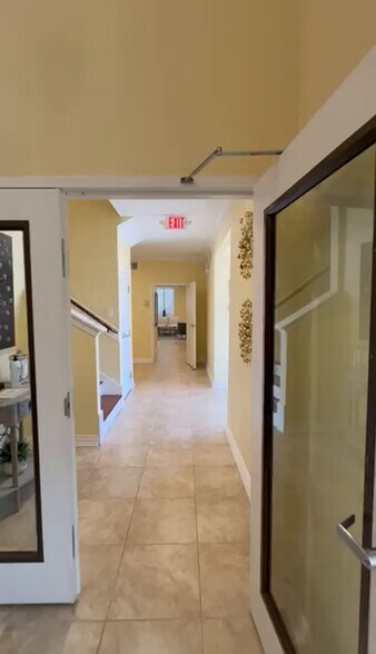 More Photos Of 918 Oak Glen Dr, Houston Industrial For Lease