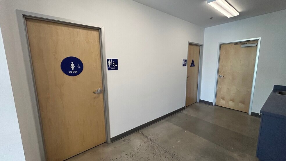 More Photos Of 34 Thomas, Irvine Research And Development For Lease