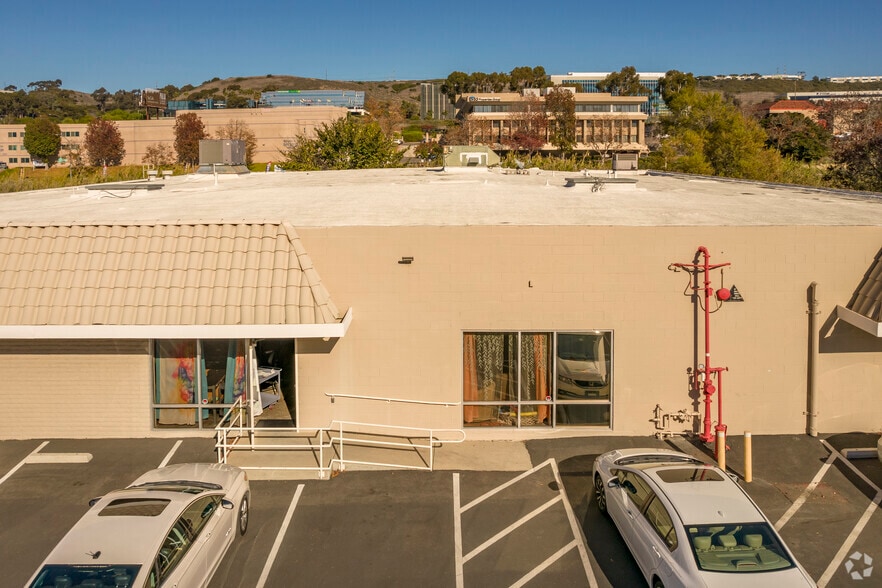 More Photos Of 10451-10455 Roselle St, San Diego Unknown For Lease