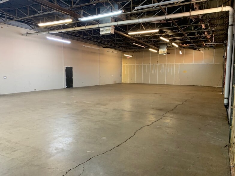 More Photos Of 163 Oak Lawn Ave, Dallas Showroom For Lease