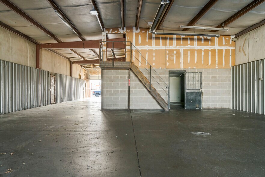 More Photos Of 12 S 111th Ave, Tulsa Service For Lease