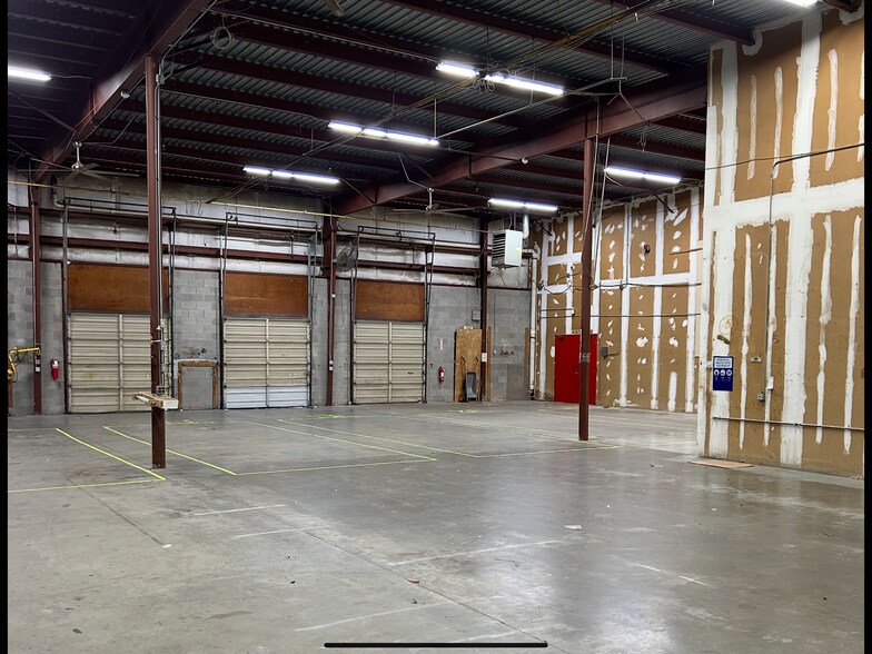More Photos Of 1904 New Hope Church Rd, Raleigh Flex For Lease