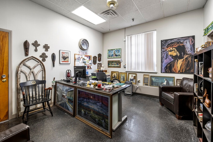 More Photos Of 281 N Main St, Brockton Flex For Sale