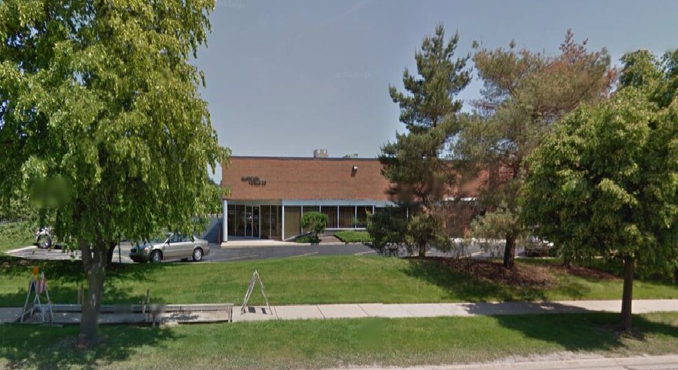 More Photos Of 160-180 Lexington Dr, Buffalo Grove Light Distribution For Lease