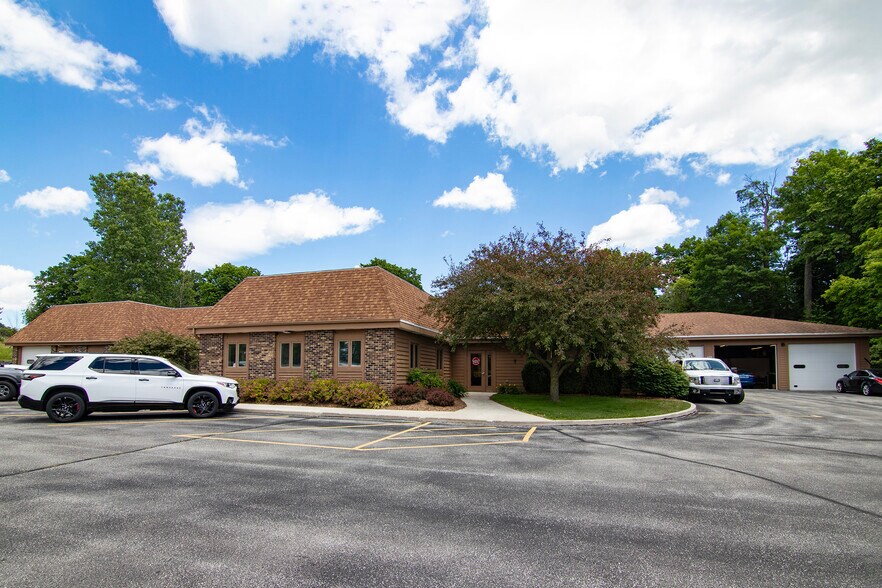 More Photos Of N6277 Highway 67, Plymouth Office For Lease