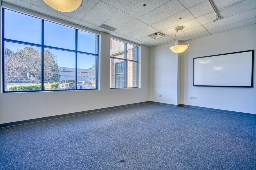 More Photos Of 590 Burbank St, Broomfield Flex For Lease